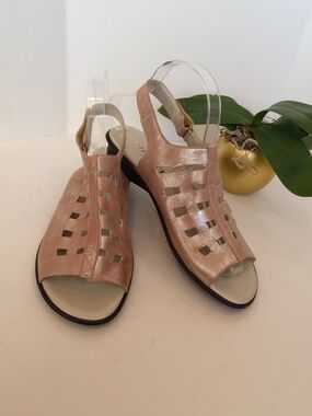 Sesto Meucci Metallic Blush Pink Cutout Slingback Sandals